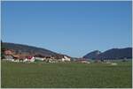 Einer der beiden neuen ABe 4/8 ist bei Les Coeudres unterwegs.