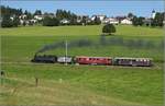 Mit der E 206 nach Tavannes. La Traction Sonderzug verlässt Pré-Petitjean. Im Hintergrund ist Montfaucon sichtbar, etwas abgelegen von seinem Bahnhof. August 2019.