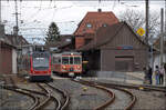 Bierlisi statt Bipperlisi. 

Be 4/4 104 macht in Wiedlisbach einen l�ngeren Zwischen/Pitstop und blockiert ein wenig den Bahnsteig f�r die restlichen Fahrg�ste. Unterdessen nimmt der Be 4/8 113 'Mars' die Fahrg�ste nach Solothurn mit. Februar 2026.
