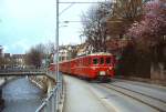 Entlang der Plessur auf dem gleichnamigen Quai fhrt ABe 4/4 486 in CHur in Richtung Arosa