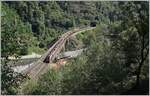 Ein SOB RABe 526 ist als  Treno Gotthardo  Locaro in Richtung Norden unterwegs und fhrt ber die 103 Meter langen Polmengobrcke um kurz darauf in den Polmengokehrtunnel zu fahren.