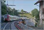 Zwei TPF RABe 527 mit dem RABe 527 197 am Schluss verlassen den Bahnhof Broc Fabrique in Richtung Bulle. Während von Broc Village bereits seit dem Fahrplanwechsel 2022/23 Normalspurzüge nach Bern und Düdingen verkehren, ist heute der erste Betriebstag der Normalspurzüge ab Broc Fabrique.

24. Aug. 2023