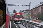 In Alle kreuzt unser Zug nach Bonfol den Gengenzug nach Porrentury, was einige Zeit in Anspruch nimmt, da der Bahnhof von Alle über Handweichen verfügt.