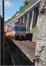 Ein lächelnder FLP Be 4/12 auf der Fahrt von Ponte Tresa nach Lugano kurz vor Agno.