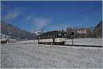 Der MOB Be 4/4 1007 (ex  Bipperlisi ) ist als Regionalzug 2524 zwischen Blankenburg und Stöckli bei Kilometer 64.7 von Zweisimmen nach der Lenk unterwegs.