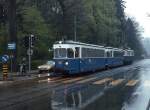 Mit dem Steuerwagen an der Spitze ist ein BDe 4/4 der Vereinigten Bern-Worb-Bahnen an der Haltestelle Egghlzli eingetroffen (Mai 1980).