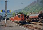 Nicht im Sinne des Erfinders: Der für die Jubiläumsfeiern  150 Jahre Schweizerbahnen  vorgesehene Rote Pfeil der OeBB erlitt einen Defekt. Kurzerhand wurden zwei Re 4/4 I aufgeboten, welche den  Roten Pfeil  RBe 2/4 202 von Lausanne nach Villeneuve und und zurück beförderten. 

Analogbild, Mai 1997