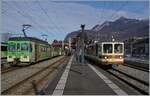 Während der TPC ASD BDe 4/4 403 mit Bt und einem weiteren BDe 4/4 auf die Abfahrt nach Les Diablerets wartet, ist de TPC Bt 351 und der schiebende BDeh 4/4 302 als letzter Zug im A-L Anstrich in