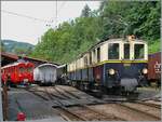 Die mächtige MOB DZe 6/6 2002 der Blonay-Chamby Bahn wird an diesem Wochenende im Rangierdienst in Chaulin eingesetzt und rangiert den aus Blonay angekommen Zug auf ein Abstellgleis.
