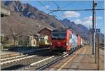 Die SBB Cargo International Re 193 469 Simplon mit einem Güterzug Richtung Norden in Premosello Chiovanda.