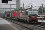 SBBCI 193 460 schleppt eine von manche KLVs durch Arth-Goldau am 15 Mai 2026.