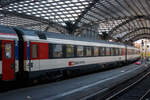SBB EC-Großraum-Reisezugwagen (EC-Wagen) der zweiten Wagenklasse Bpm 61 85 20-90 228-8 CH-SBB der Gattung Bpm 2090, eingereiht als Wagen Nr.