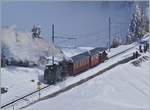 Die RB H 2/3 N° 16 erreich nach der anstrengenden Bergfahrt Rigi Staffel bis zur Gipfelstation ist es nicht mehr weit.