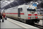 DB Fernverkehr 146 576 stand mit dem IC2555 Dresden Hbf am Gleis 15 in Leipzig Hbf (11.02.2024, NVR-Nummer 91 80 6146 576-4 D-DB)