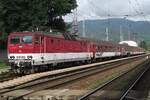 ZSSK 162 002 halt am 30 Mai 2015 in Vrútky mit ein Osobni nach Rozumborek. Die meiste Osobni-Leistungen sind bei der ZSSK fest im Hande von neue Triebzüge.