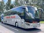 Setra 516 HD von Buck's Reisen aus Deutschland mit Anhänger in Plau am See.