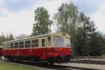 Der 2. von viele  Brotbchse  M152 0002, steht am 11 Mai 2024 als Exponat ins Eisenbahnmuseum von LUzna u Rakovnika und spielt whrend das Dampfwochenende eher ein Bewirolle.