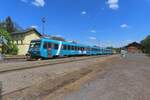 Am 10 Mai 2024 hatl ARRIVA vlaky 845 320 in Luzna u Rakovnika.