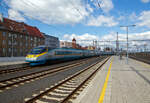 Der tschechische Pendolino 681 007-1 / 681 007-0 der ČD (Česk drhy) verlsst am 19.04.2023 als SC 512 (SuperCity) den Bahnhof Cheb (Eger) unf fhrt weiter in Richtung Frantikovy