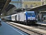Am 11 Mai 2018 wird ein IC nach Debre�en bereitgestellt in BUdapest Keleti mit Werbelok 480 022 an der Spitze.