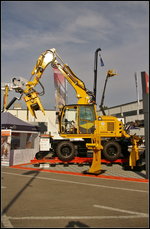 InnoTrans 2016 in Berlin: Zweiwegebagger Atlas 1604 ZW auf der Messe.