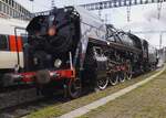 Mikado 141R-1244 verlasst am 17 Mai 2026 Brugg AG mit ein Doppeldampf Sonderzug nach Baden.
