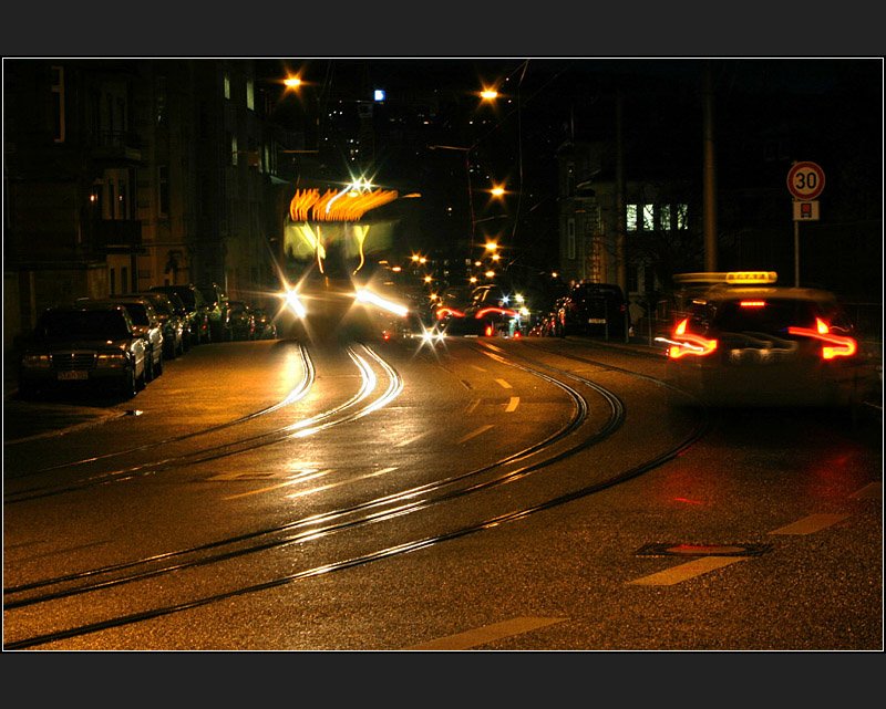 Verkehr in Stuttgart bei Nacht, aufgenommen in der Hausmannstrae. (Jonas)
