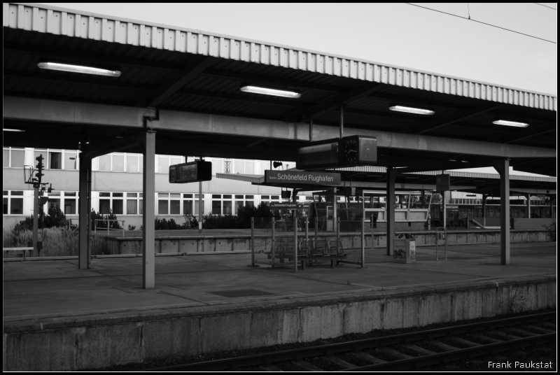  Waiting  - Gesehen in Berlin Flughafen Sch�nefeld (19.08.2009)